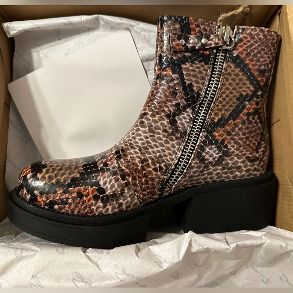 Seven7 Footwear Vault Boots - NIB - Size 8